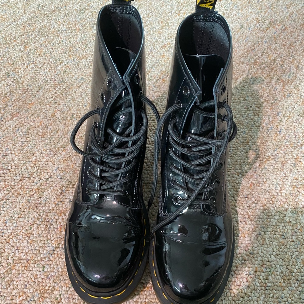 Dr Marten 1460 WOMEN'S PATENT LEATHER LACE UP BOOTS